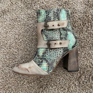 Joey FREEBIRDS by Steven bootie